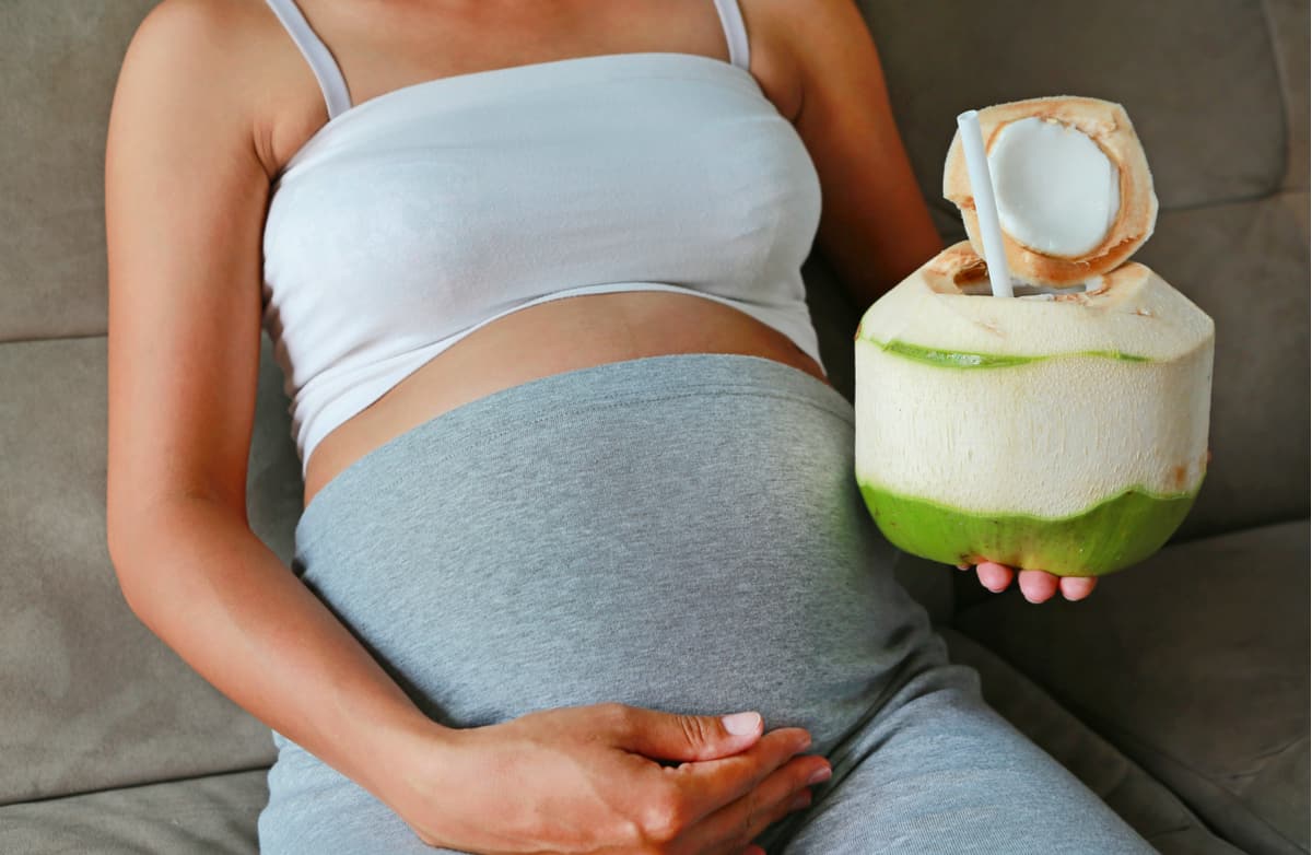 10-amazing-benefits-of-coconut-water-for-pregnancy