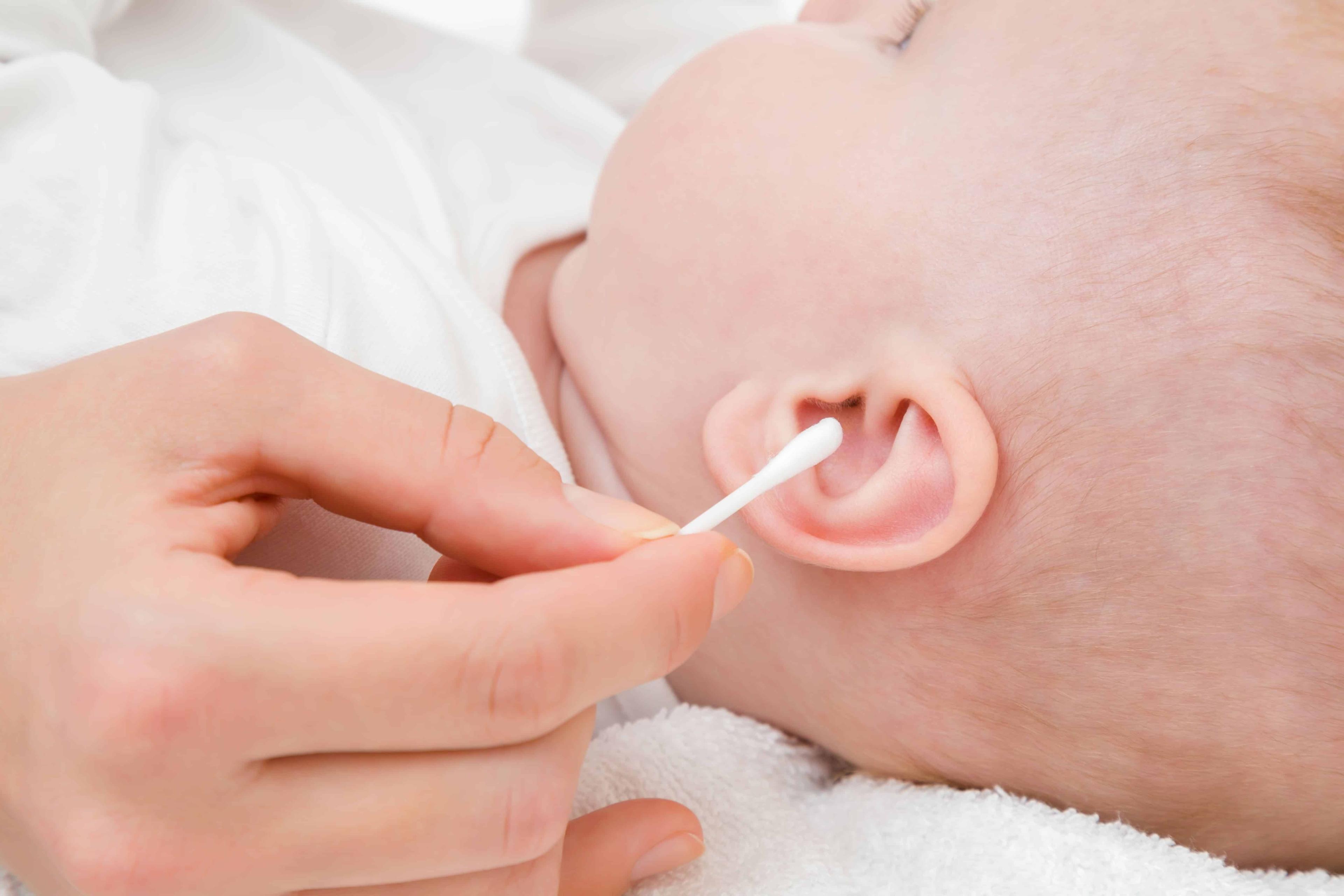 how-to-clean-babys-ears