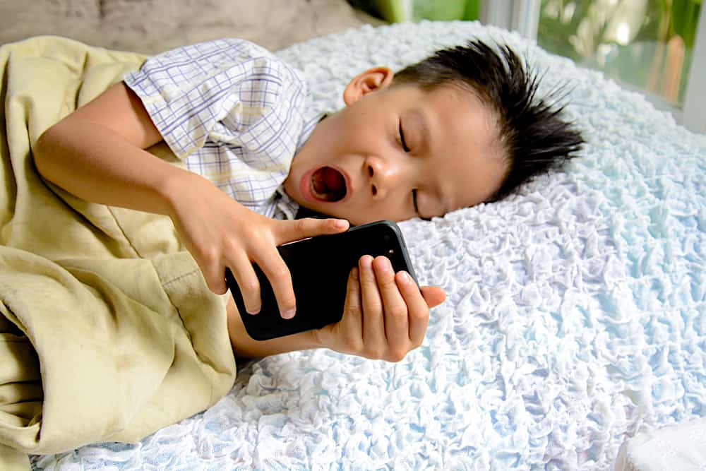 are-your-teens-sleep-texting