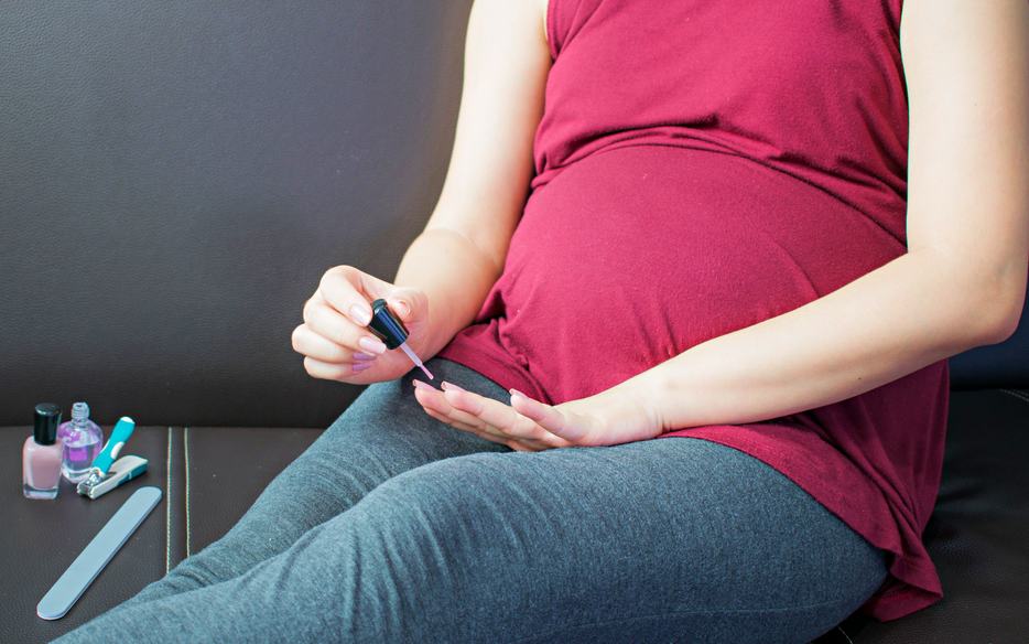 is-it-safe-to-get-manicure-while-im-pregnant
