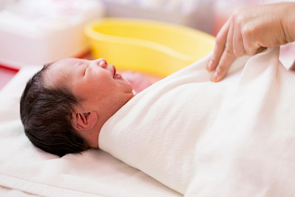 swaddling-baby-precautions