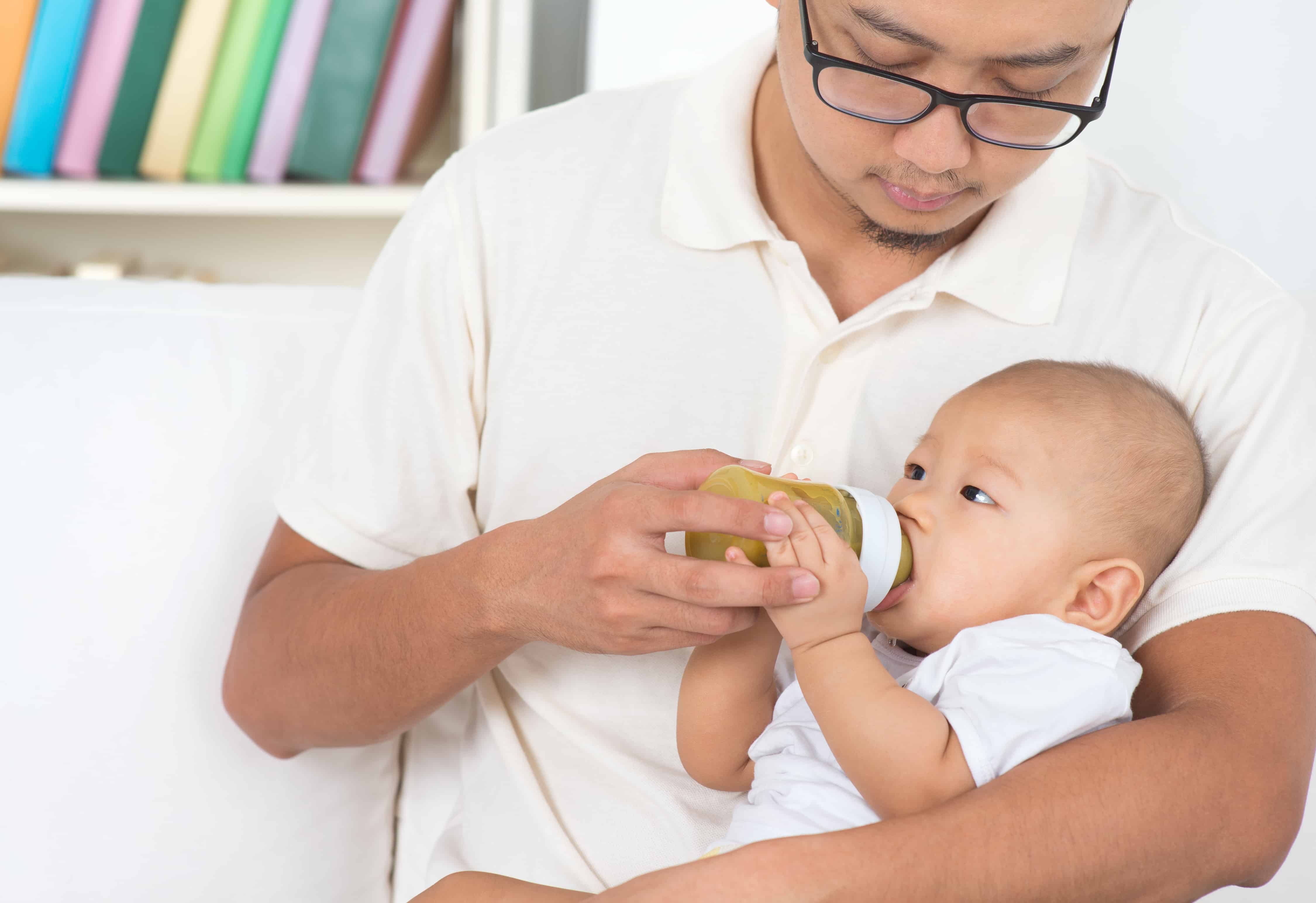 feeding-a-sick-baby