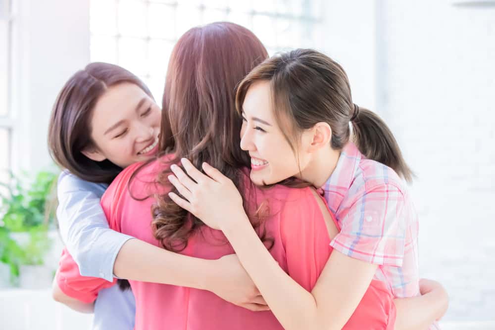 healthy-happy-benefits-of-hugging