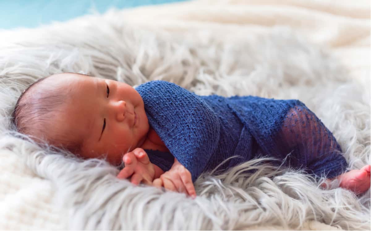 swaddling-technique
