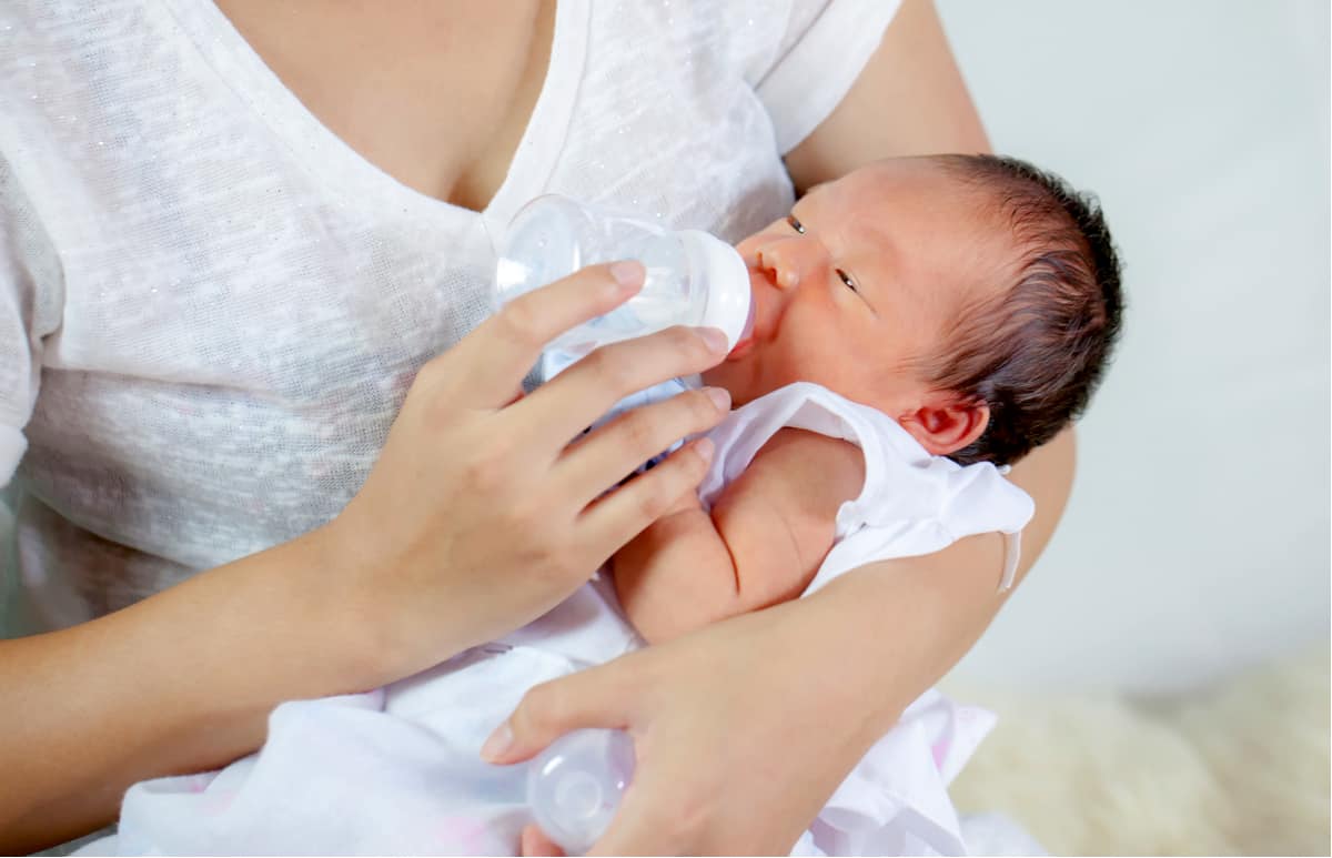 key-questions-help-you-to-decide-to-feed-your-baby-with-breast-milk-or-formula