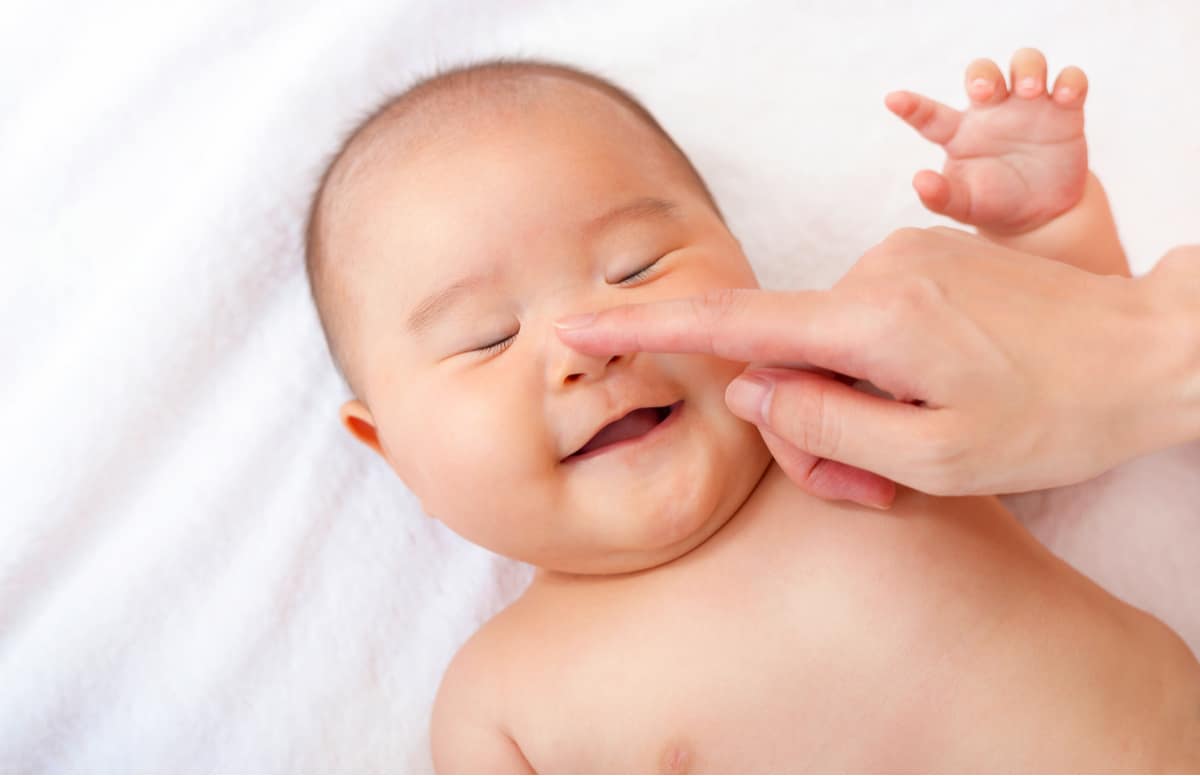 6-ways-to-tell-how-much-your-baby-loves-you