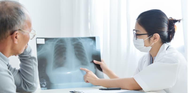 10大死因第3名！肺炎遭細菌入侵恐引肺膿瘍：細菌性肺炎原因、症狀與治療